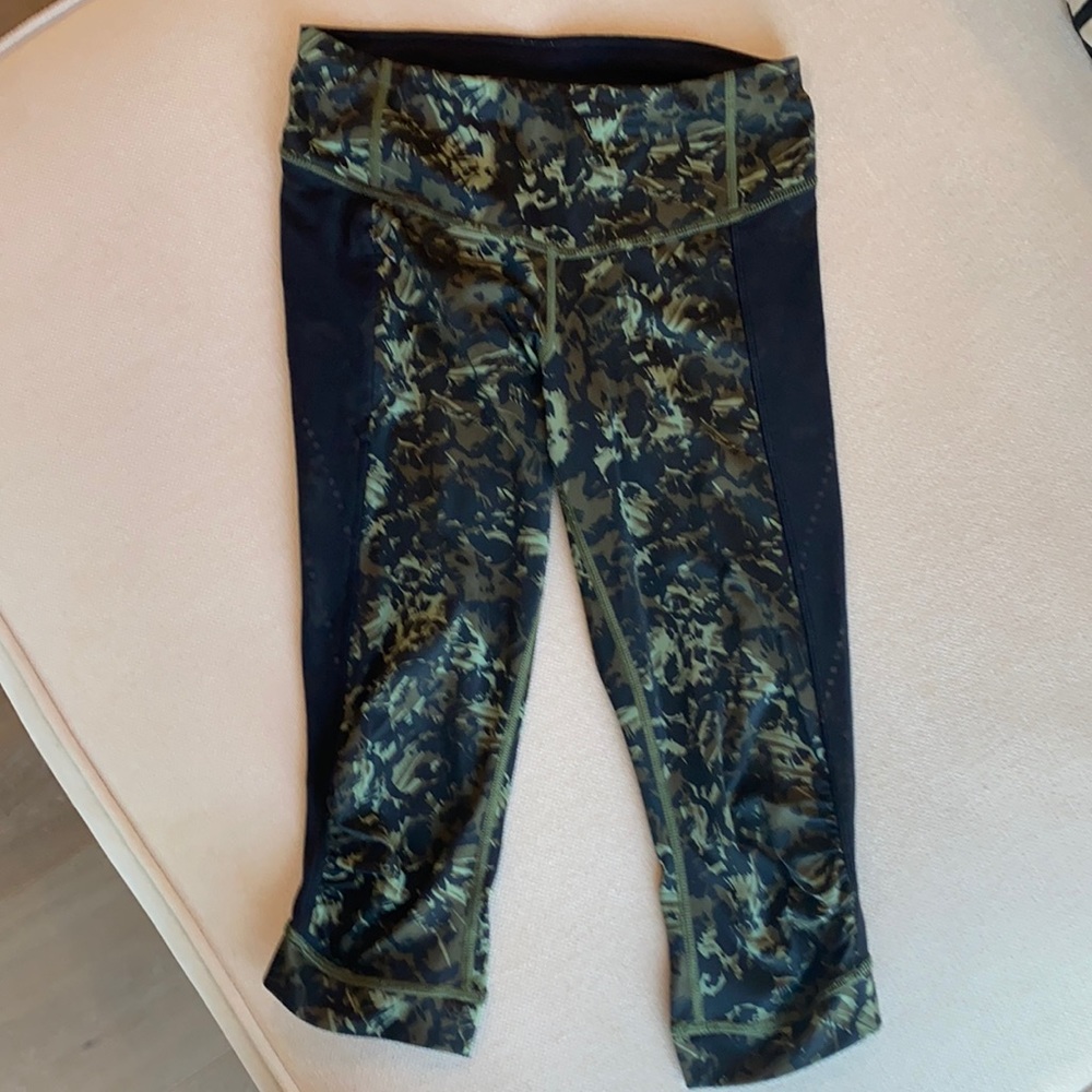 Lululemon size 4 crop leggings
